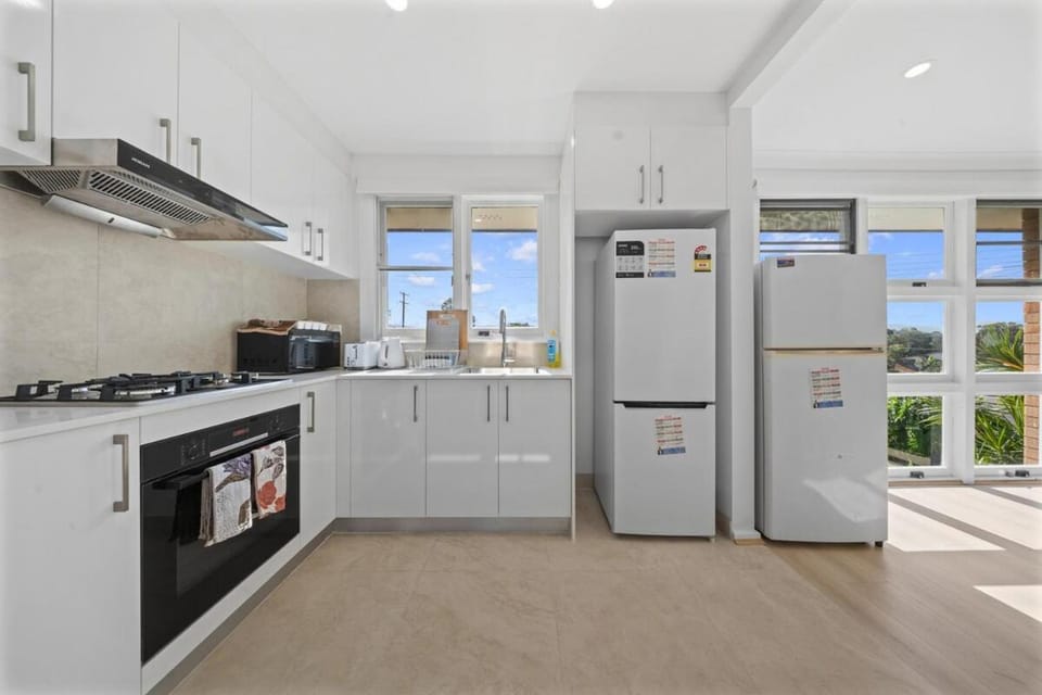 Waterside 3 BDR House with Fully Fenced & Car Park House in Wollongong