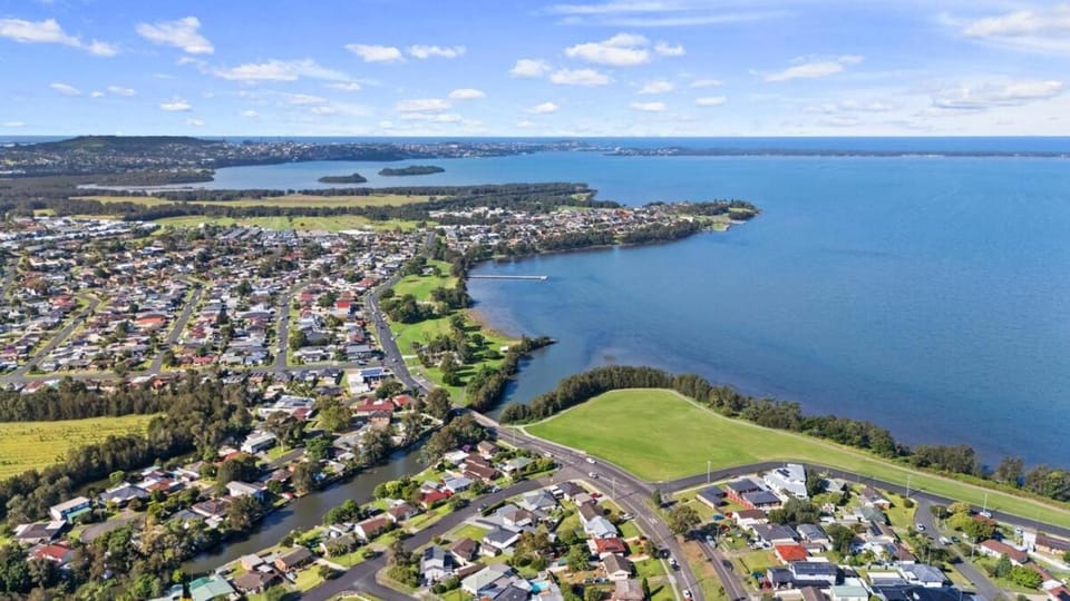 Waterside 3 BDR House with Fully Fenced & Car Park House in Wollongong