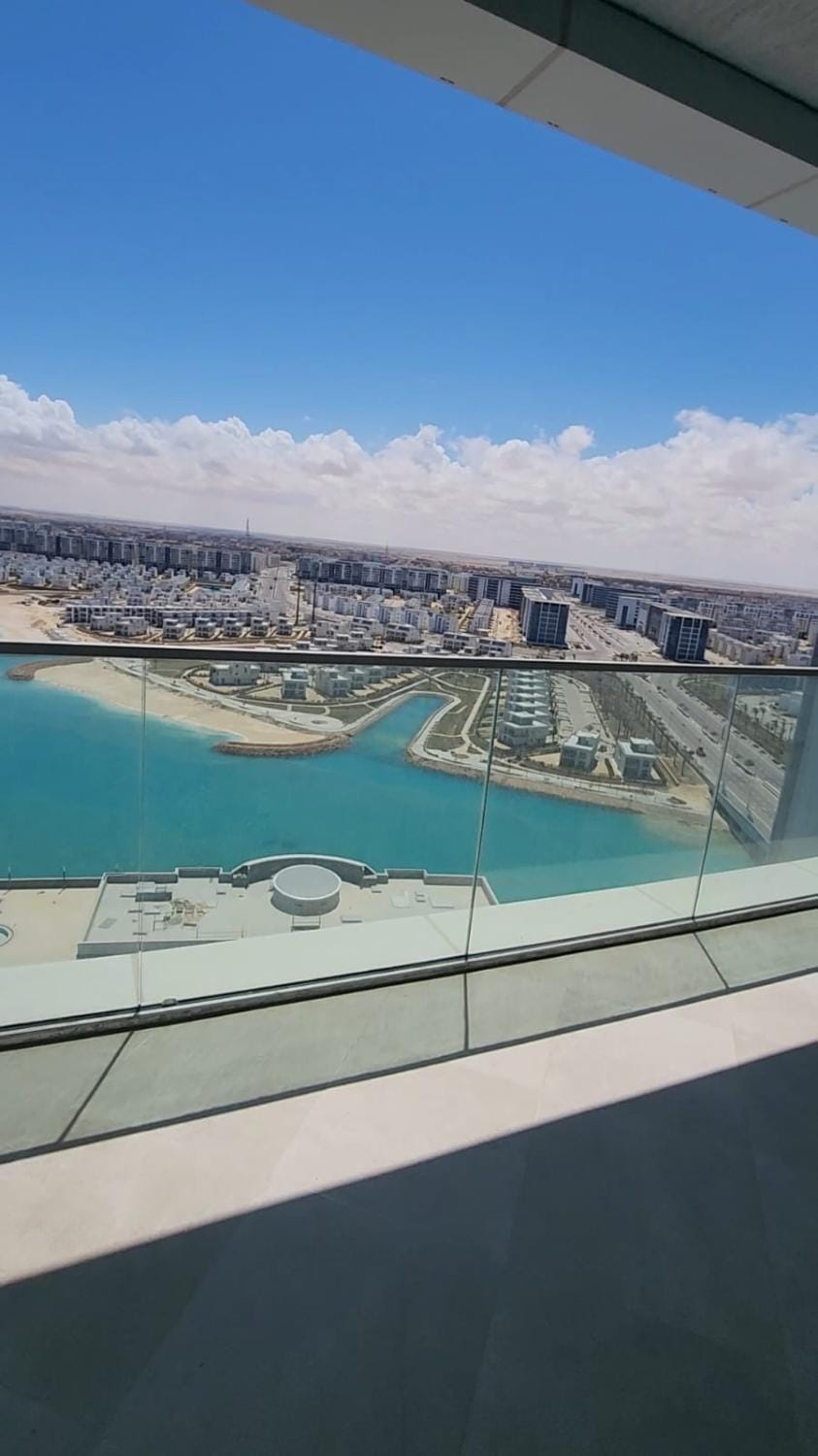 ابراج العلمين - شاليه غرفتين وصاله صف اول عالبحر - اول سكن Apartment in Egypt