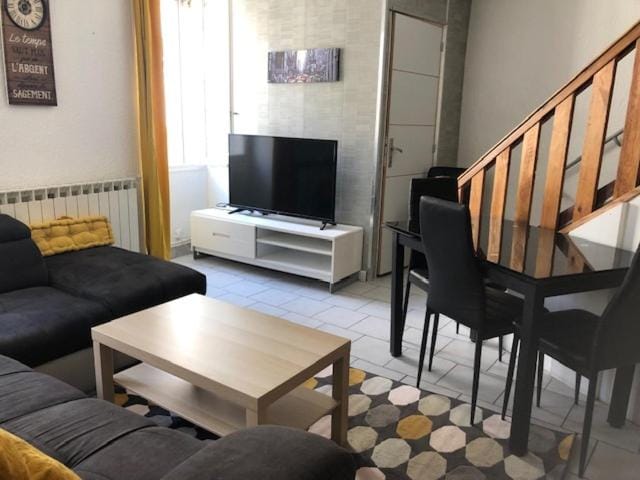 CENTRAL NIMES 5 chambres Apartment in Nimes
