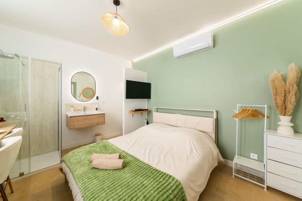 Bed, Bedroom