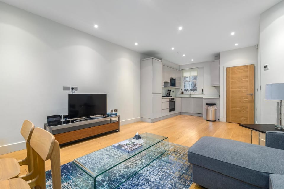 Modern 2-Bedroom Flat on Great Titchfield Apartment in London Borough of Islington