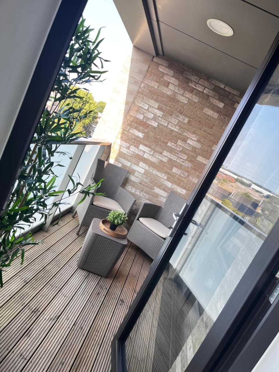 Canary Wharf 1BR Workspace Fast WiFi Apartment in London
