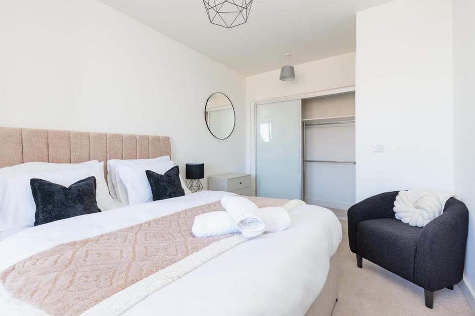 Canary Wharf 1BR Workspace Fast WiFi Apartment in London