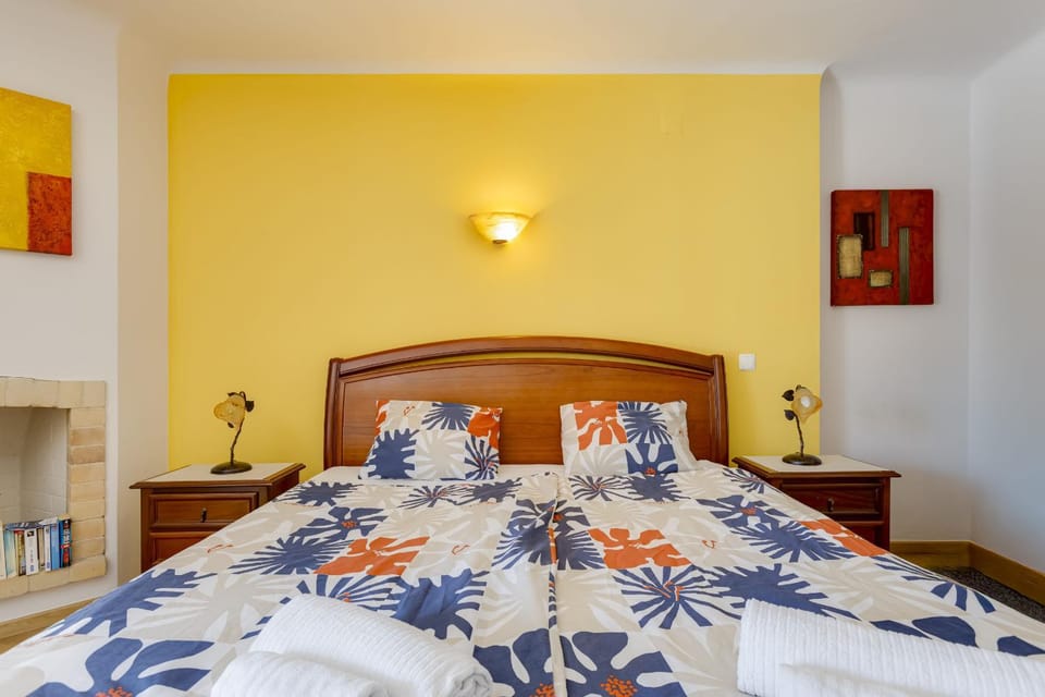 Nice double bedroom in beautiful Quinta - QR06 Bed and Breakfast in Lagos