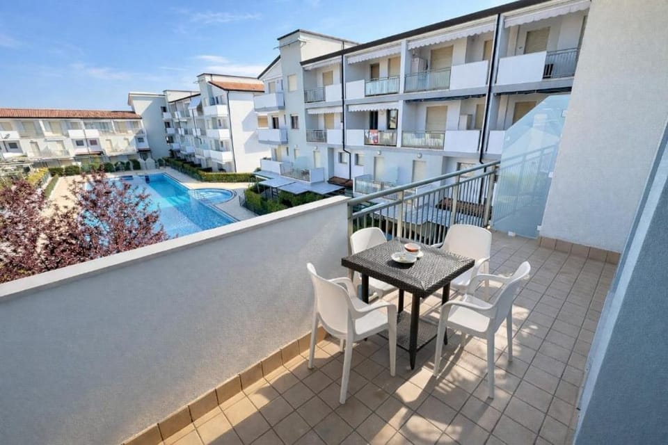 Balcony/Terrace, Pool view