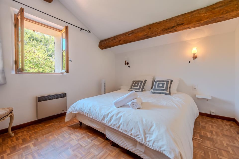 Property building, Living room, Bedroom