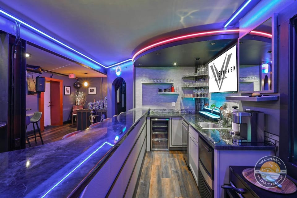 Event Lounge with Pool Table and Arcade Apartment in Lake Geneva