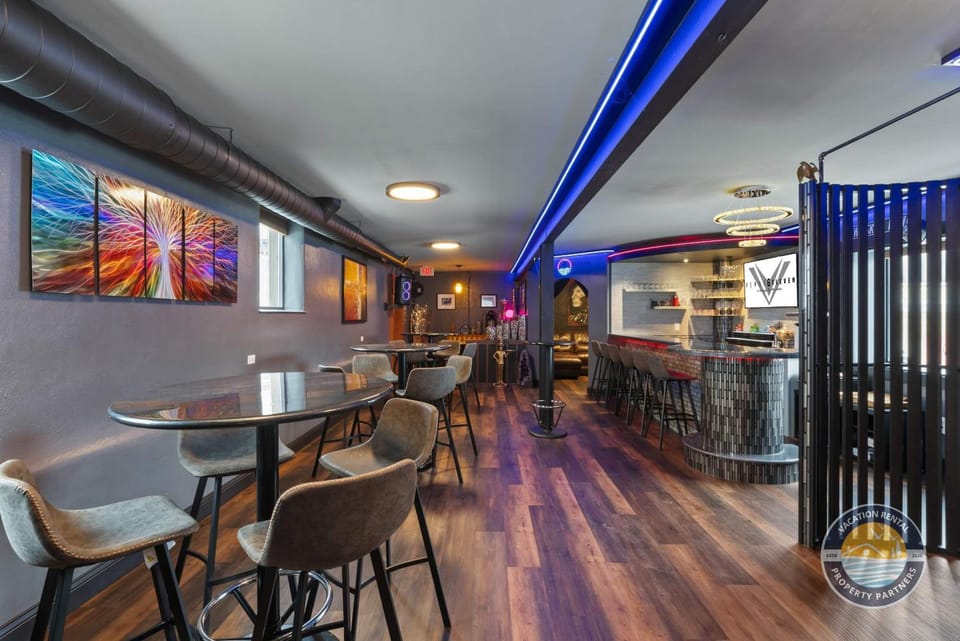 Event Lounge with Pool Table and Arcade Apartment in Lake Geneva