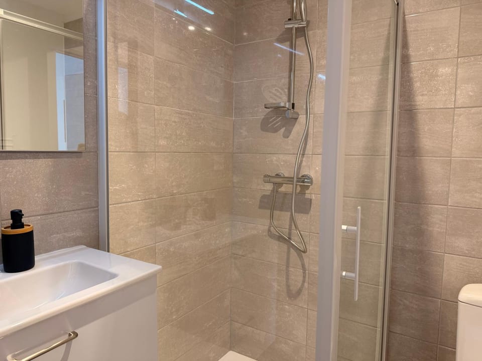 Shower, Bathroom