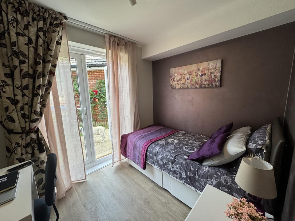 Bed, Seating area, Bedroom