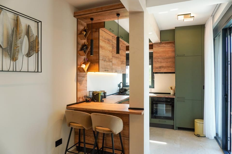 Dining area, kitchen
