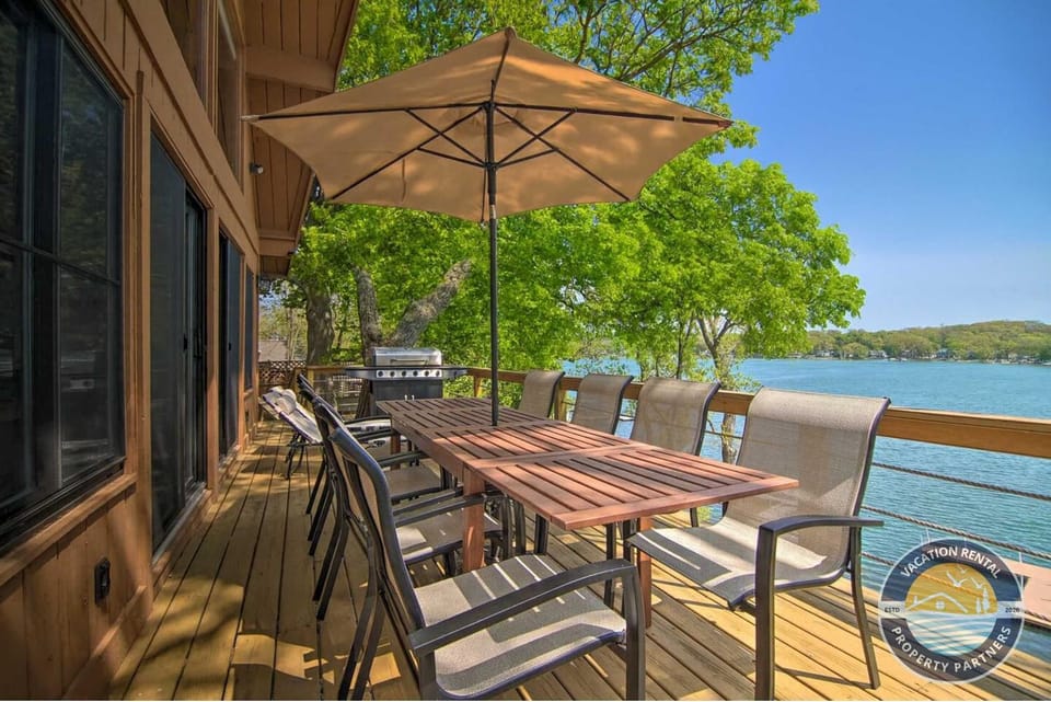 Lakefront Retreat with Dock BBQ and Lake Access House in Twin Lakes