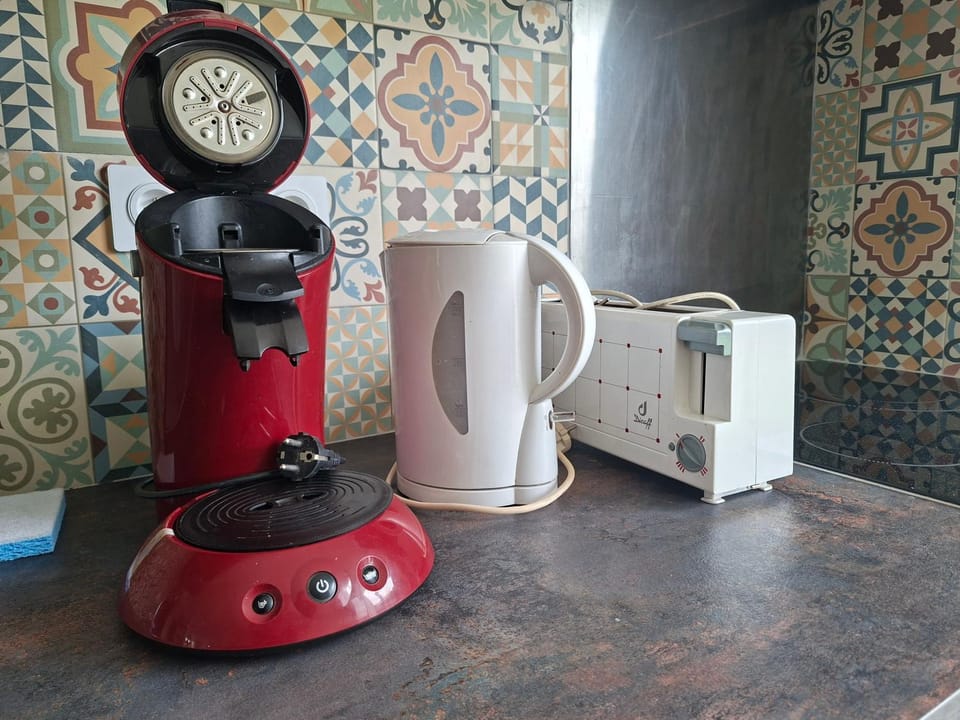 Coffee/tea facilities, Kitchen or kitchenette, kitchen