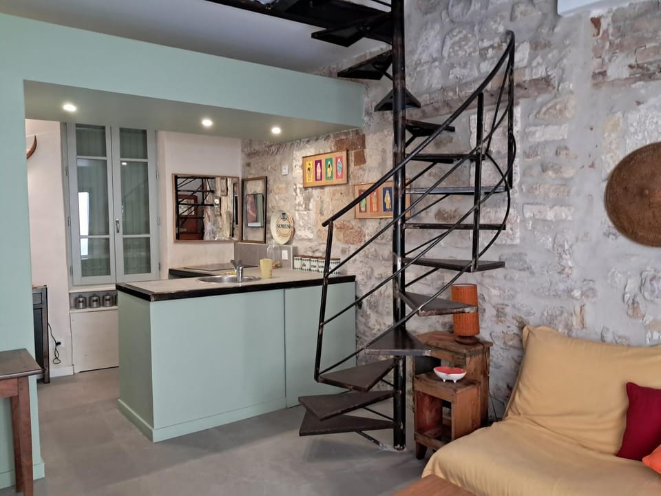 Maison avec cour en plein cœur d'Avignon House in Avignon