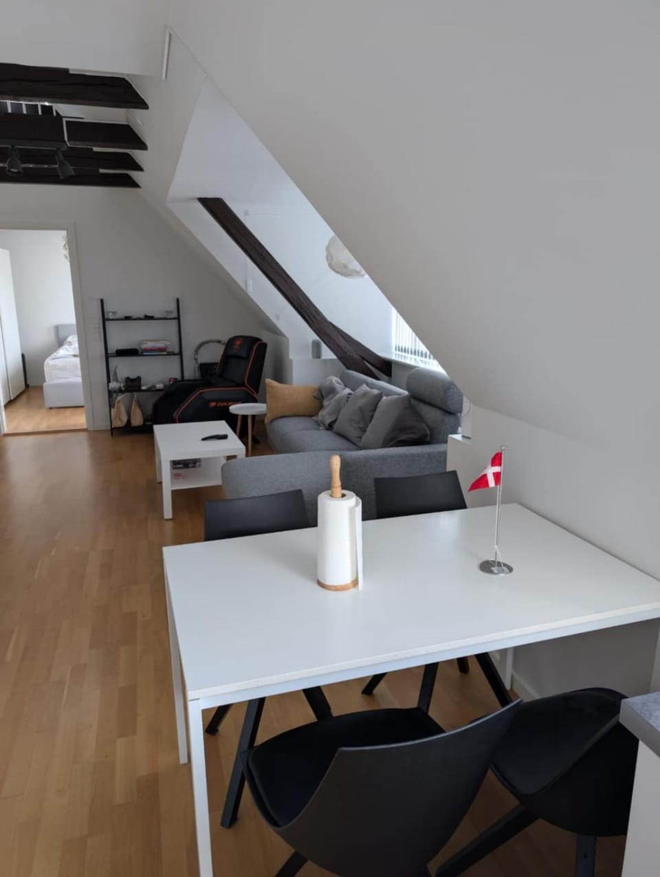 Light 76 sqm Apartment on main road Vesterbro 42 Apartment in Aalborg
