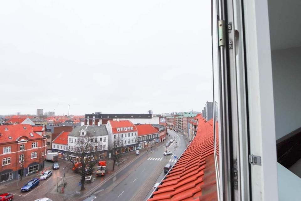 Light 76 sqm Apartment on main road Vesterbro 42 Apartment in Aalborg