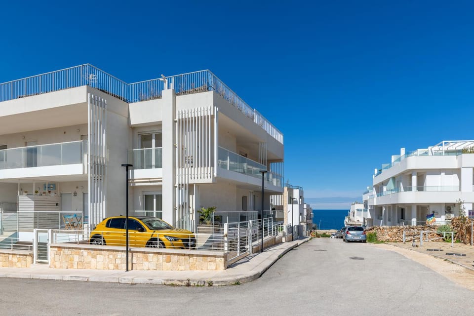 Property building, Day, Neighbourhood, Street view, Parking