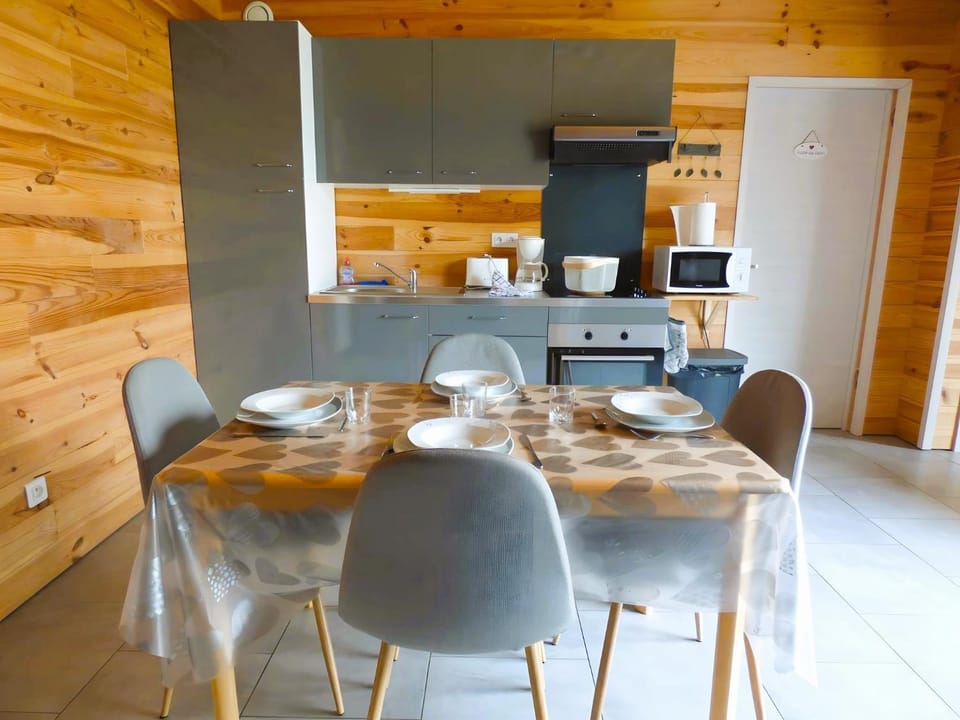 Property building, Kitchen or kitchenette, Living room