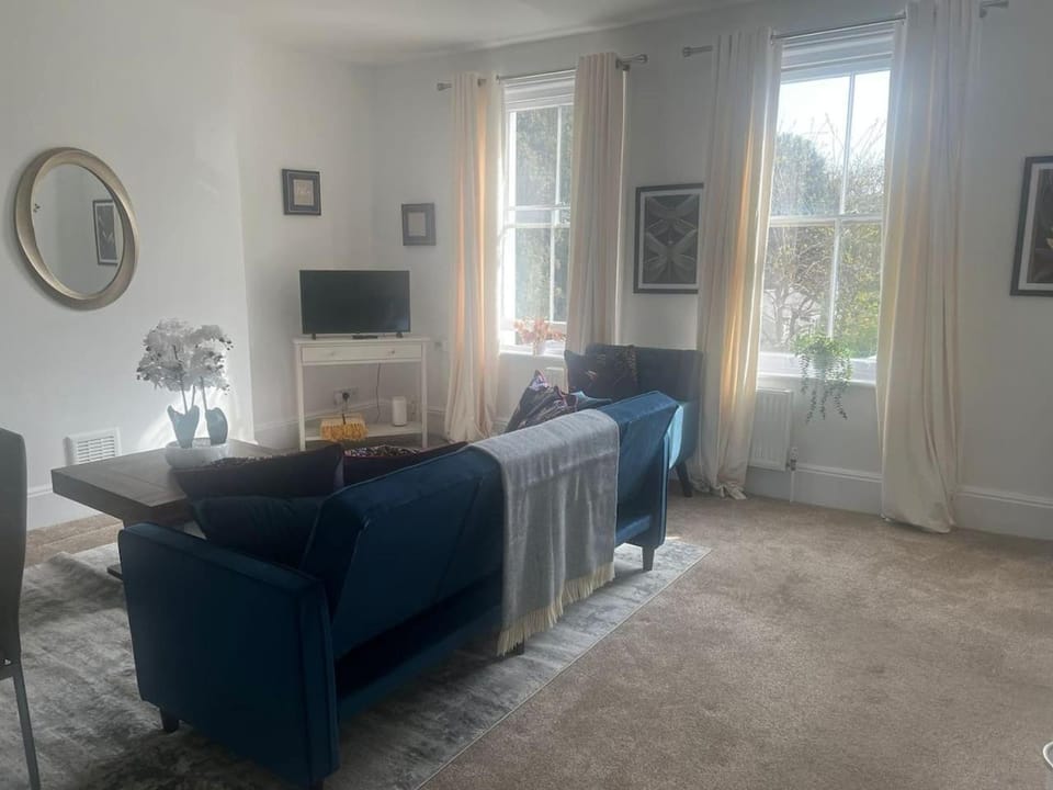 Brand New 1BR Near River Thames Apartment in Kingston upon Thames