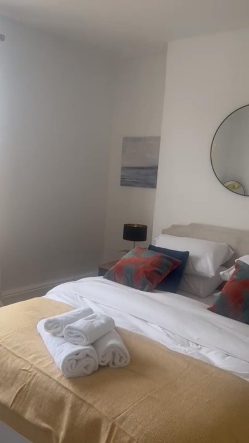 Brand New 1BR Near River Thames Apartment in Kingston upon Thames