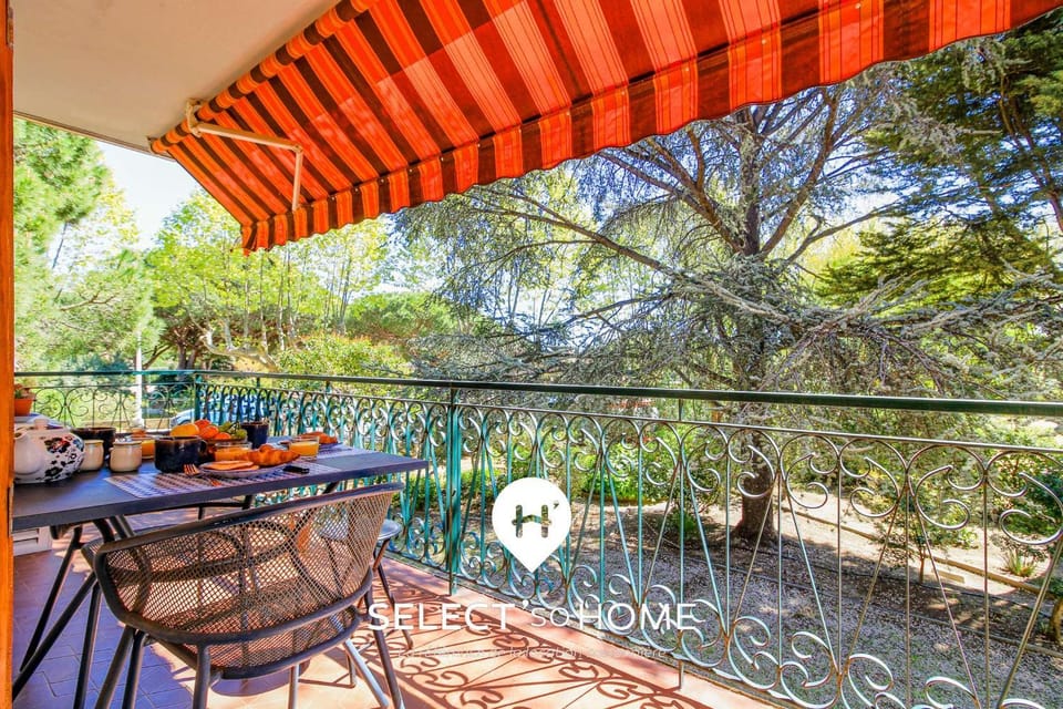 Property building, Patio, Spring, Day, Garden, View (from property/room), Balcony/Terrace, Dining area, Garden view