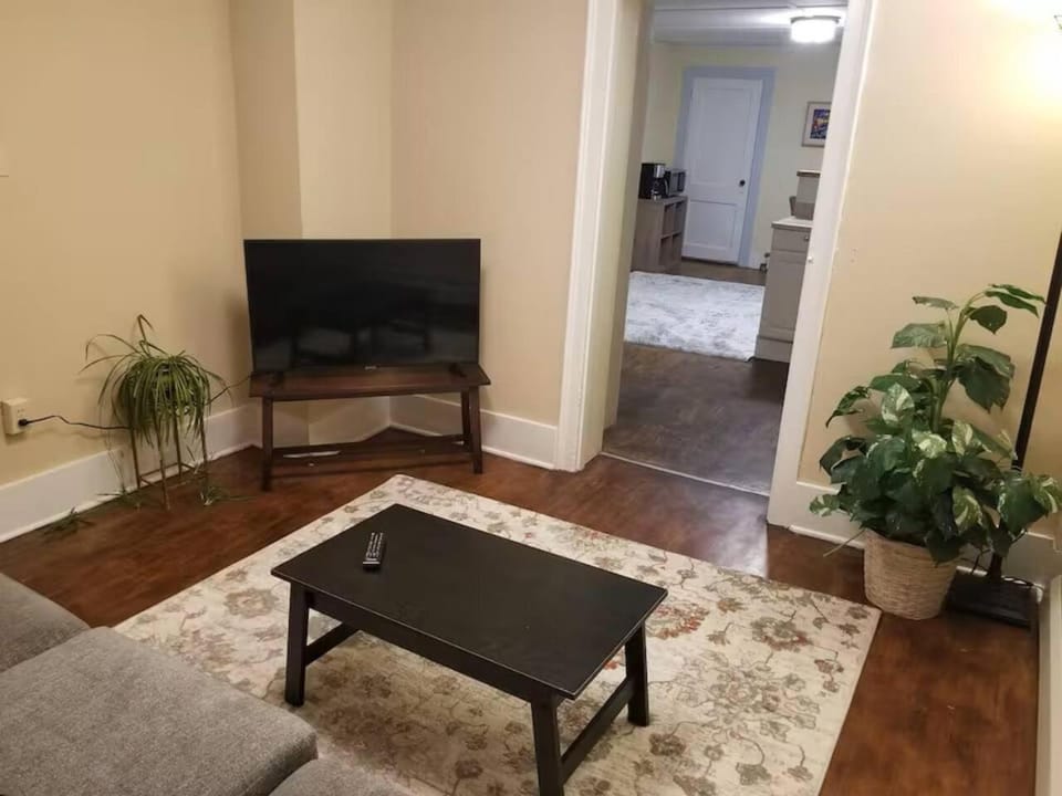 Cozy Retreat (Unit 2) Close to Smuggs, Stowe, Jay Apartment in Johnson