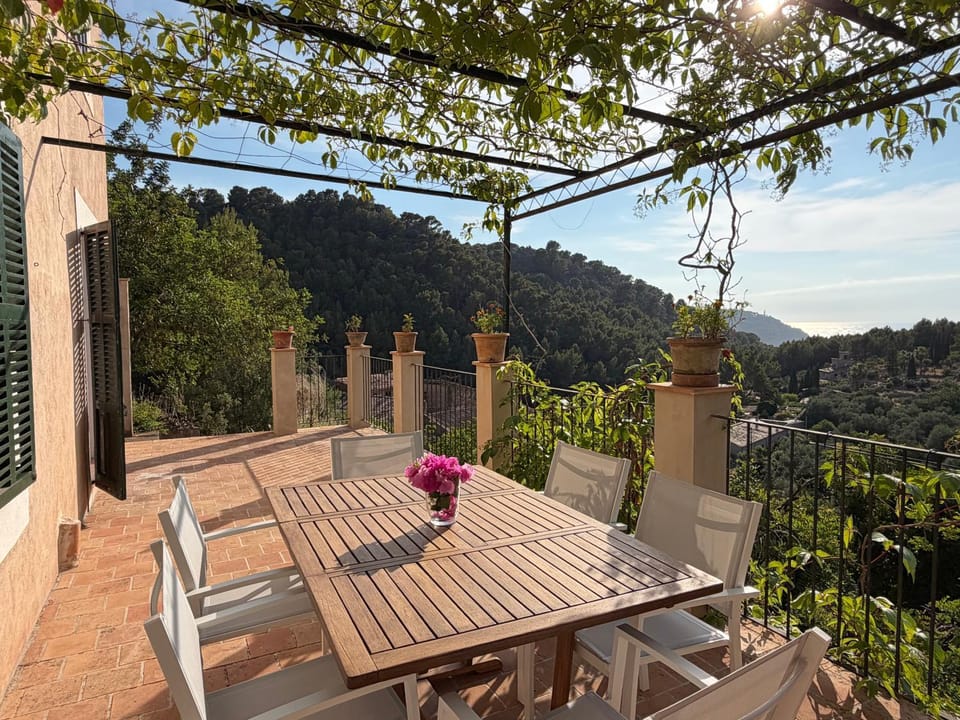 Tramuntana Sunset House in Serra de Tramuntana