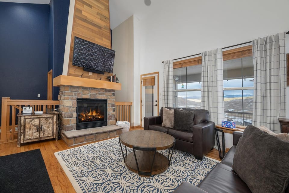 TV and multimedia, Living room, Seating area, Mountain view, fireplace, furniture