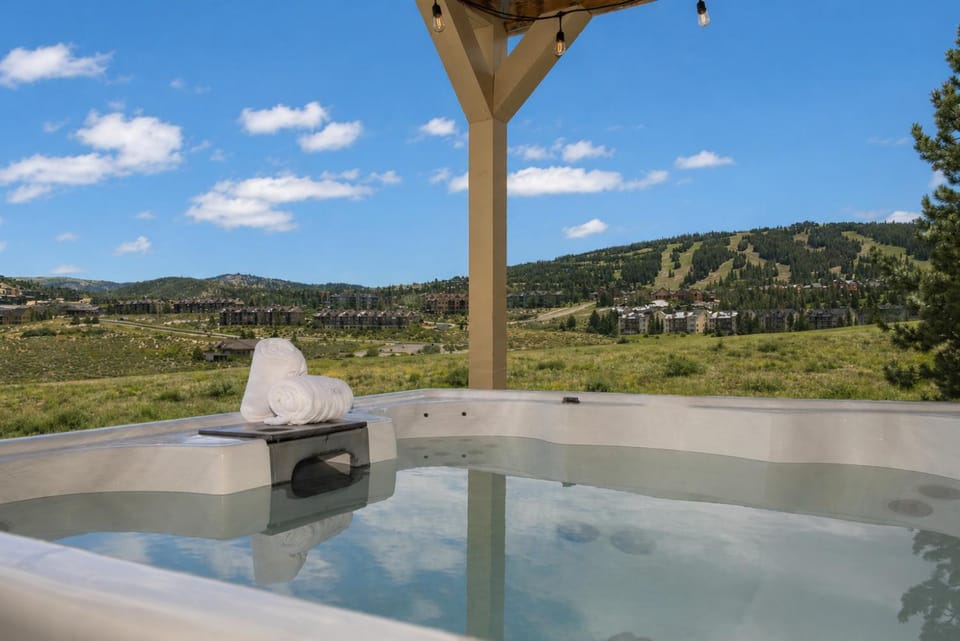 Day, Natural landscape, Summer, Hot Tub, Mountain view, towels