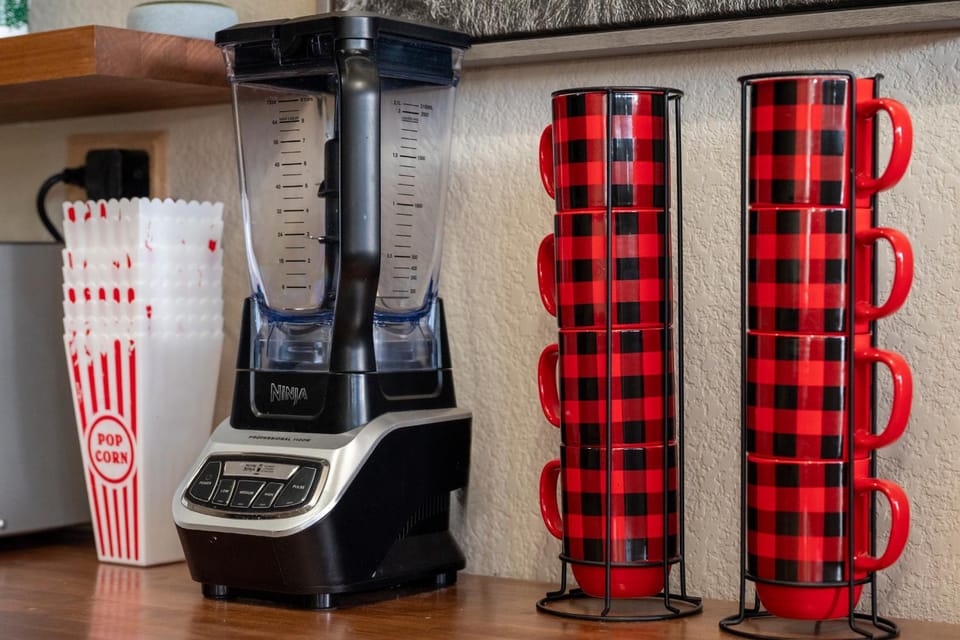 Kitchen or kitchenette, Food and drinks