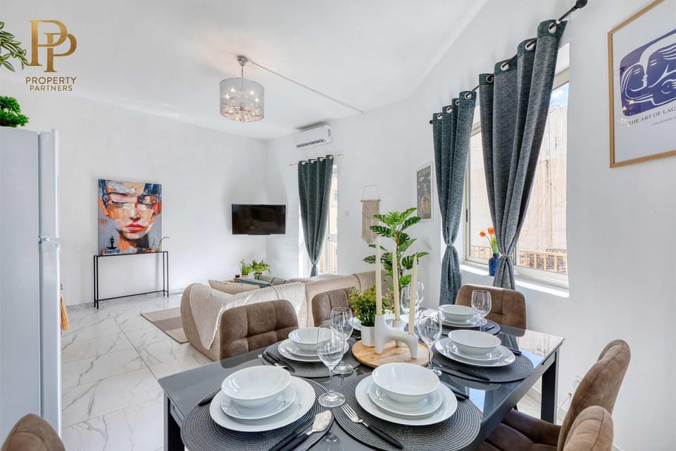 Bright & Modern 2BR - Prime Walkable Area Apartment in Sliema