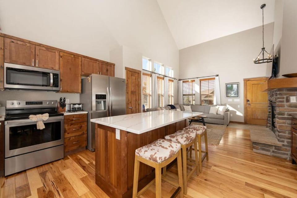 Kitchen or kitchenette, Living room, Seating area, fireplace, furniture, microwave, oven, stove