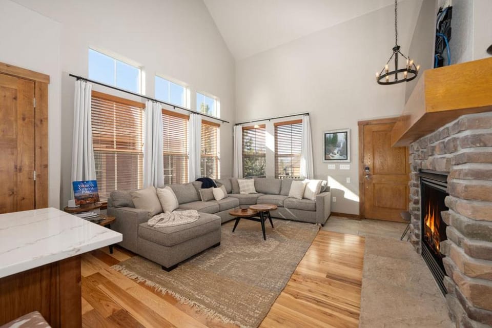 Living room, fireplace, furniture