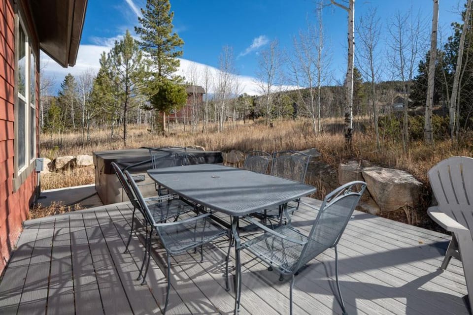 Patio, Natural landscape, View (from property/room), Balcony/Terrace, Seating area, Dining area, Mountain view, furniture