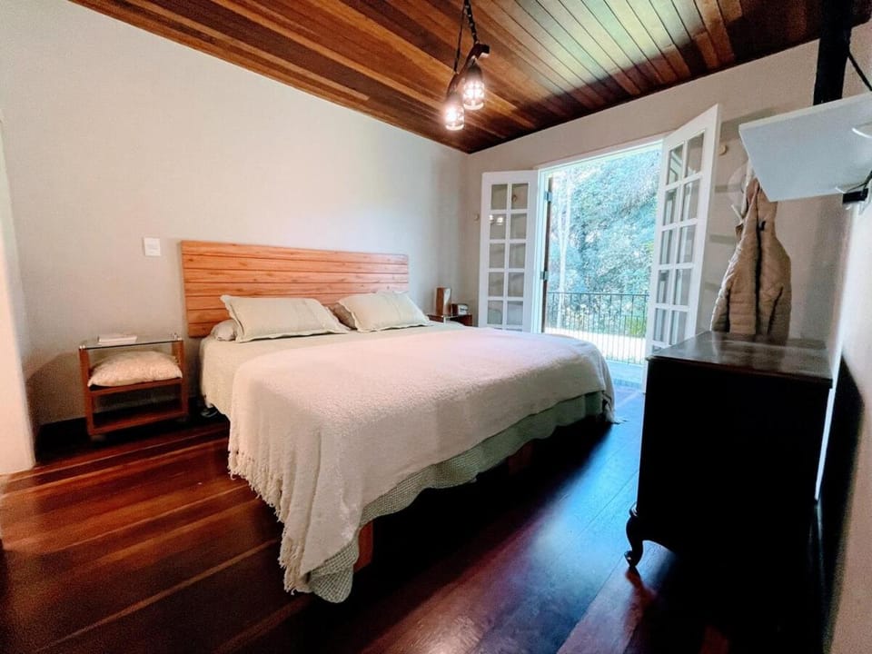 Patio, Garden, View (from property/room), Bedroom, furniture, heating