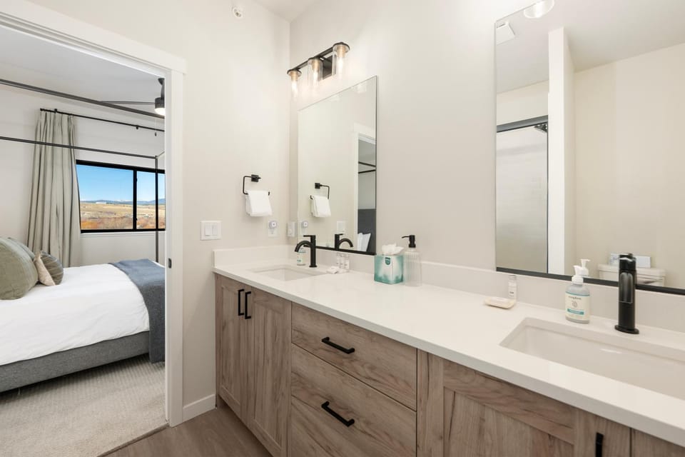Bed, Bathroom, towels