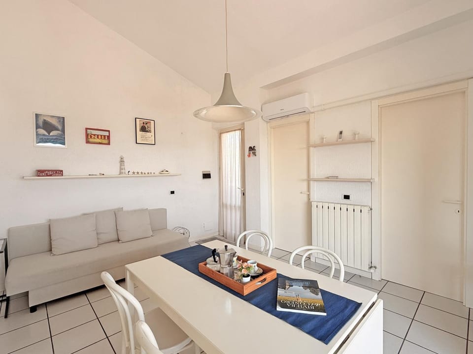 Day, Living room, Seating area, Time of day