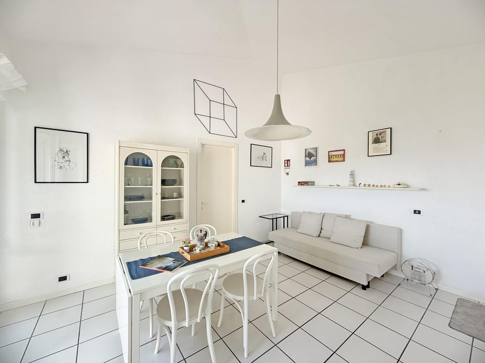 Day, Living room, Seating area
