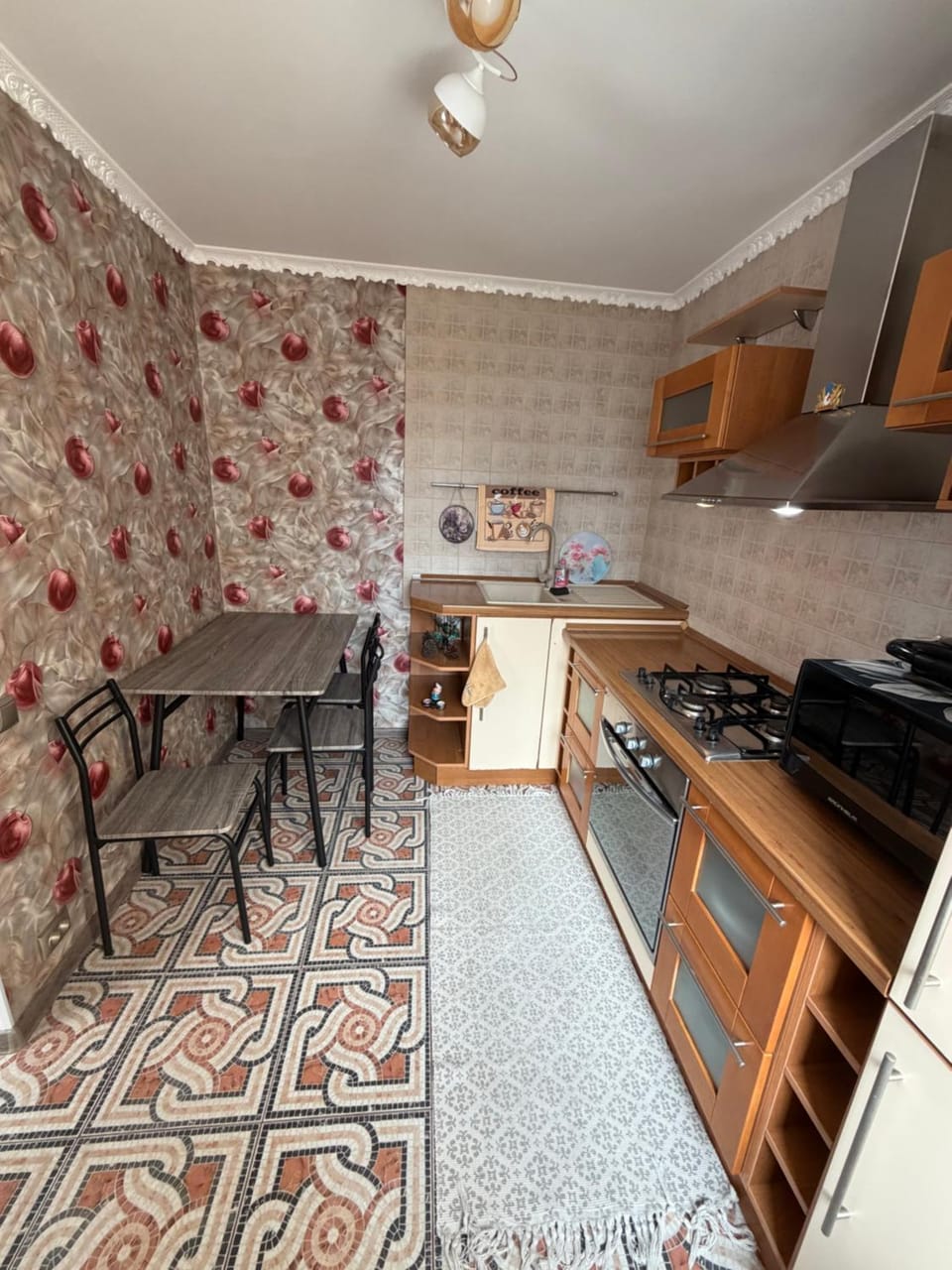 Kitchen or kitchenette, Dining area, microwave, oven