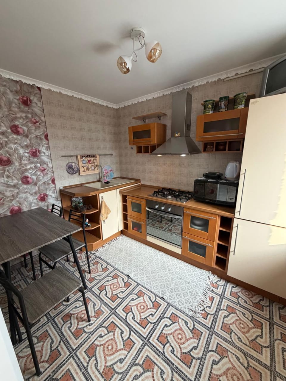 Kitchen or kitchenette, Dining area, oven, stove