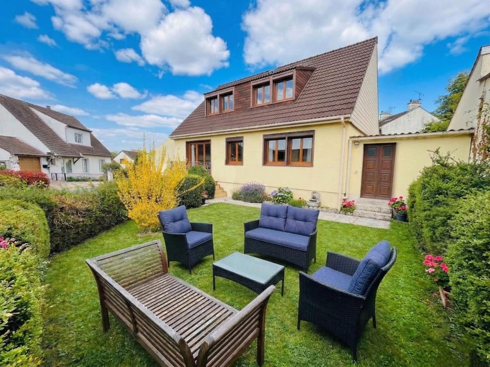 La Bohemienne, House, Hot Tub, Garden, Parking House in Reims