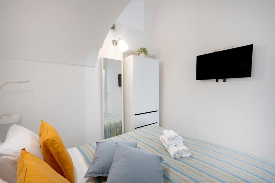 Communal lounge/ TV room, Bed, TV and multimedia, Photo of the whole room, Evening entertainment, Bedroom, towels, wardrobe
