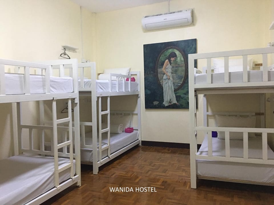 Photo of the whole room, Decorative detail, bunk bed