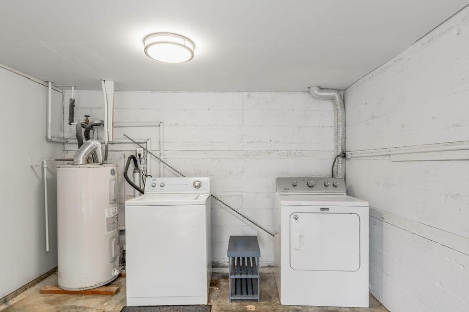 Perch - 3BR Bellevue Comfort: Parking + Pet Friendly House in Bellevue