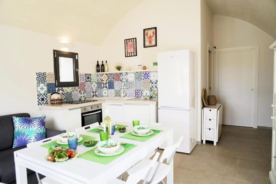 Kitchen or kitchenette, Food and drinks, Dining area, Food, minibar, oven, pet friendly, stove