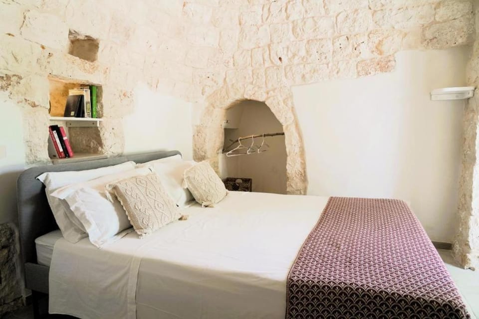 Bed, Solarium, Photo of the whole room, Bedroom, locker, towels, wardrobe, laundry, air conditioner