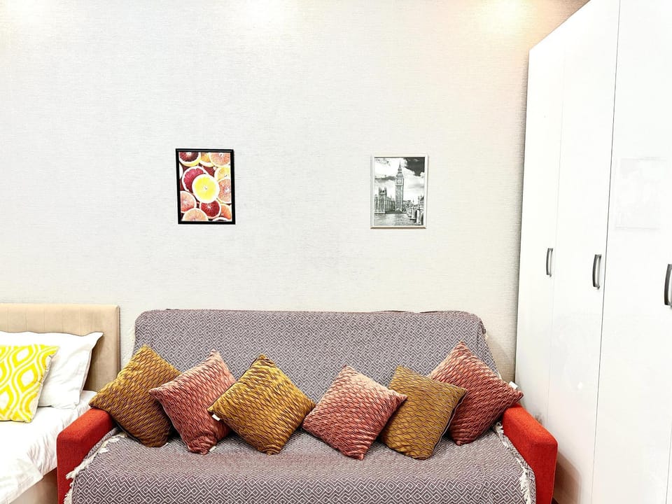 Living room, Photo of the whole room, Seating area, Bedroom