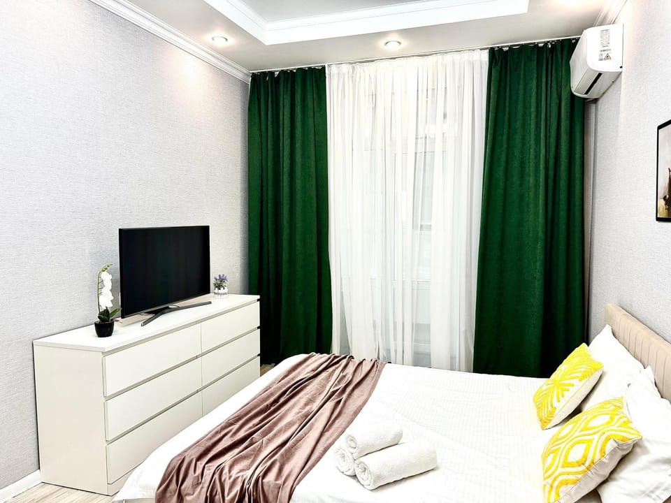 Bed, Photo of the whole room, Bedroom, towels, air conditioner