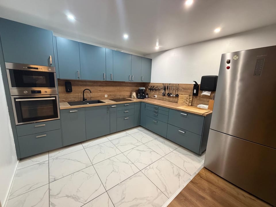 Kitchen or kitchenette, Living room